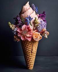 お花が入ったアイスクリーム